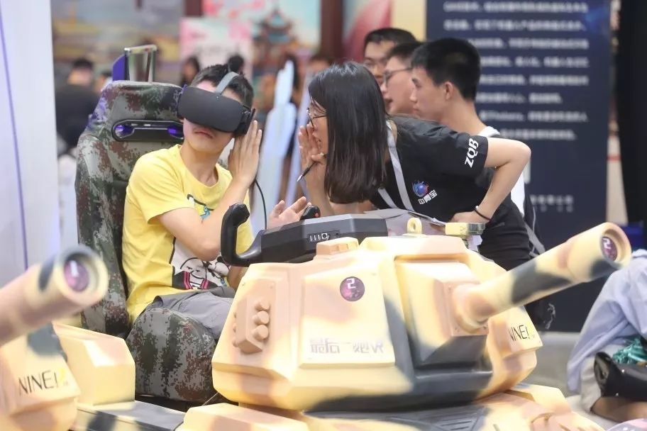 游戏与电竞：政策松绑，巨头缝隙，无人可以裸泳 | 2019展望