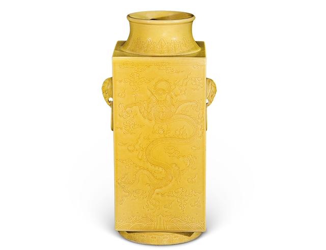 黄釉暗刻龙纹衔环象耳四方瓶__凤凰网