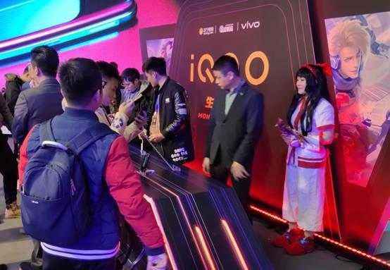 全民焕新节重磅新品：vivo iQOO苏宁尝鲜亮相
