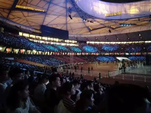 挥泪大甩卖！锤子停止研发，罗永浩为5万出场费帮微商站台！