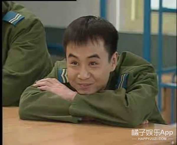 还记得《炊事班的故事》里的小毛吗？他现在长这样啦