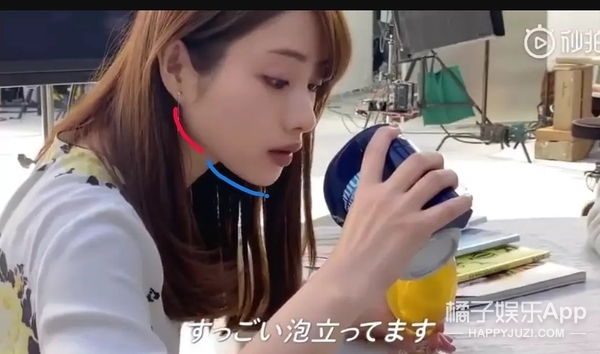 她这下巴是不是整失败了？