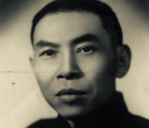 许文强原型,被称作上海滩皇帝,看上母女三人,娶一玩俩大被同眠