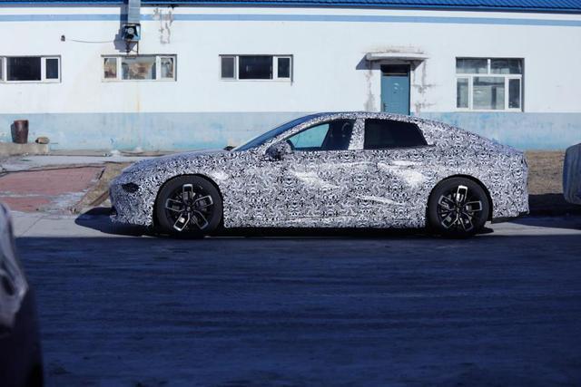 小鹏汽车新车型谍照曝光：或要与Tesla Model 3竞争