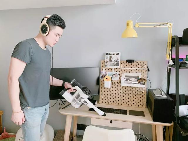 换块电池就能解决的问题，为什么还要插线充呢？