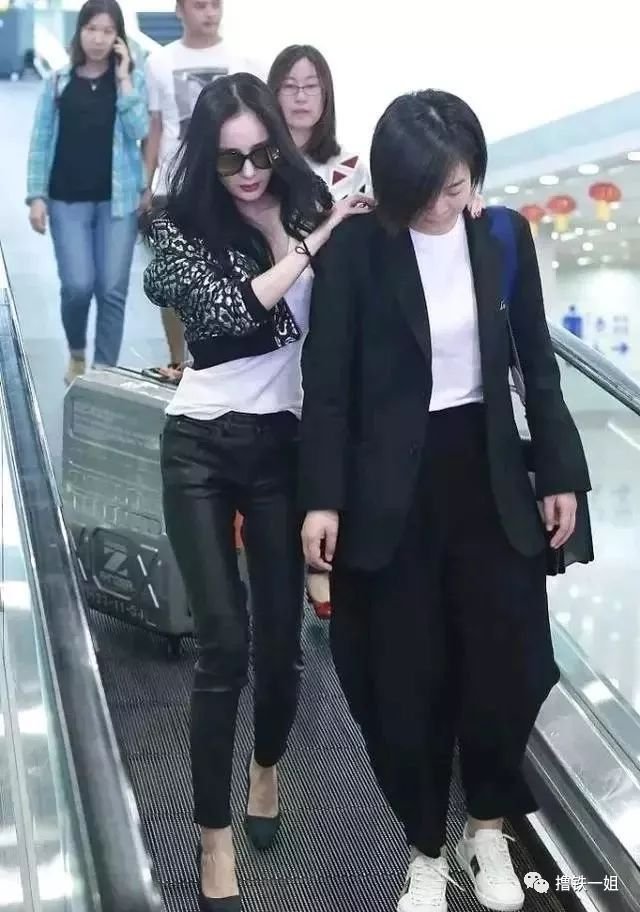 杨幂“醉酒”被拍？这腿真的变形到撑不住身体了！