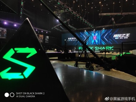 红米7/黑鲨2齐发：深夜彩排 雷军大赞