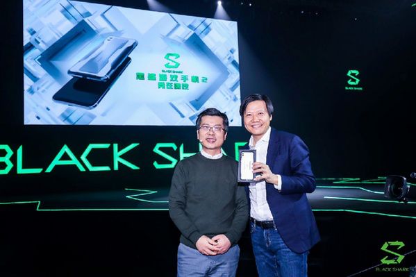 8点1氪：腾讯否认禁止使用微信头像昵称用于多闪；苹果发布新款iMac；雷军输掉与董明珠“10亿赌局”