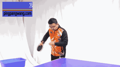 掌握这个要点,把侧上旋球发得既短又转,令对手误以为是下旋球