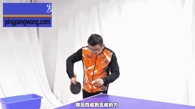 掌握这个要点,把侧上旋球发得既短又转,令对手误以为是下旋球