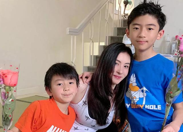 谢霆锋两儿子近照曝光,老大竟然有种东南亚人的感觉