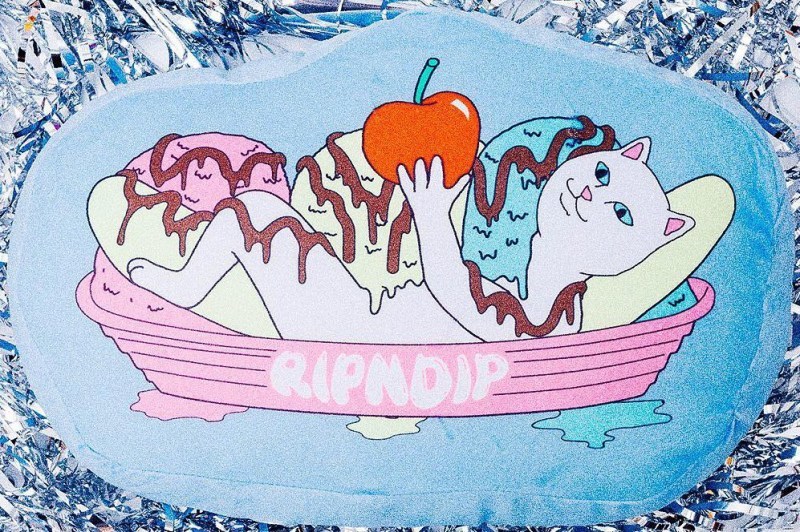 去和魔性的 中指猫 合影吧 Ripndip X Popcorn 期间限定店即将登陆香港 凤凰网