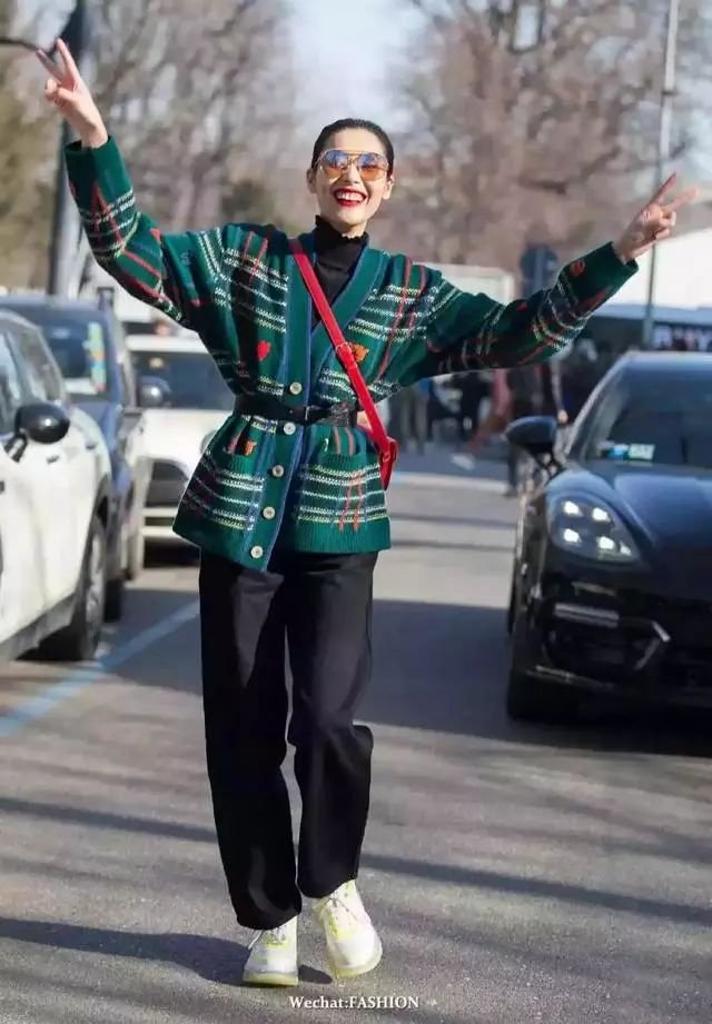 不仅是刘雯，整个时尚圈的女王都爱上了“奶奶衫”