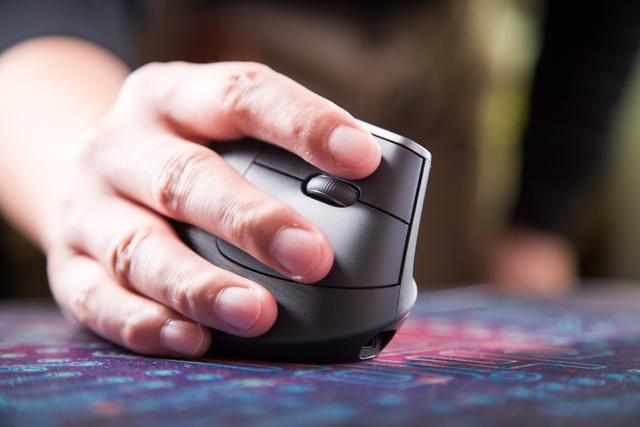 最佳办公鼠标?罗技 Logitech MX Vertical 垂直鼠标测评体验