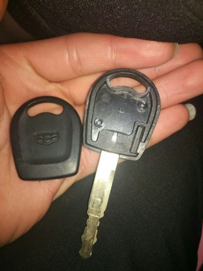 你知道有些老司机把备用车钥匙放哪里的吗？长知识了