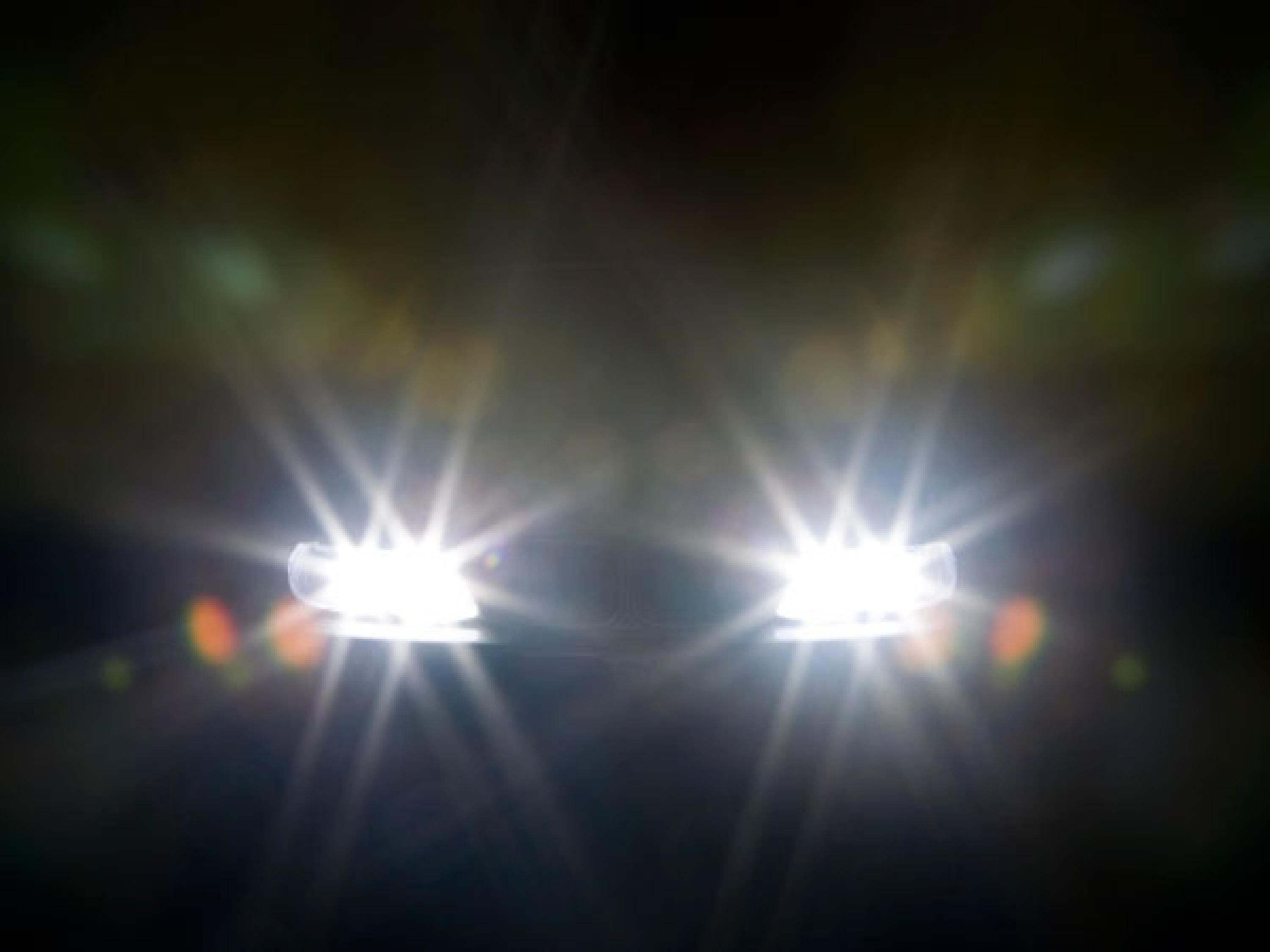 行车过程中几种闪大灯的方式，隐藏着什么含义？老司机告诉你