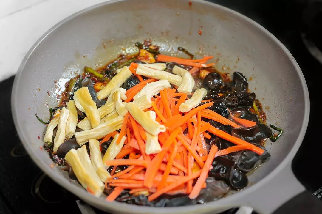 卤牛肉不入味？这一招你肯定没想到！