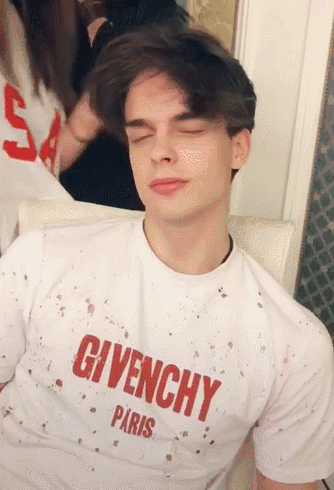 t01b62ad478daad070a.gif?size=334x490