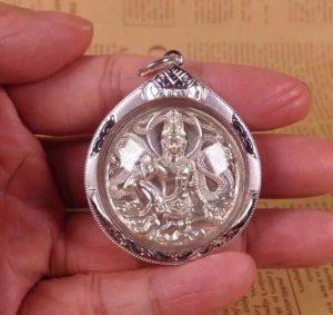 泽度金佛牌多少钱?泽度金供奉方法,泽度金佛牌的注意事项