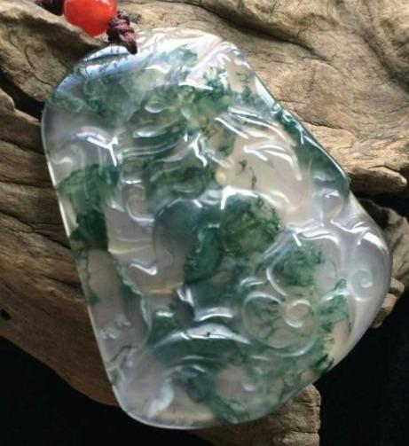 翡翠山水牌意境深远的的寓意