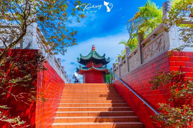 最有名的华人寺庙遇上最粉色的清真寺庙 只有这个城市能看到