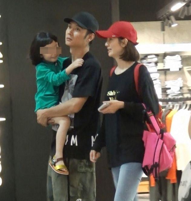 张丹峰曾是妻管严，片酬直接打到洪欣卡上，他真的敢出轨吗？