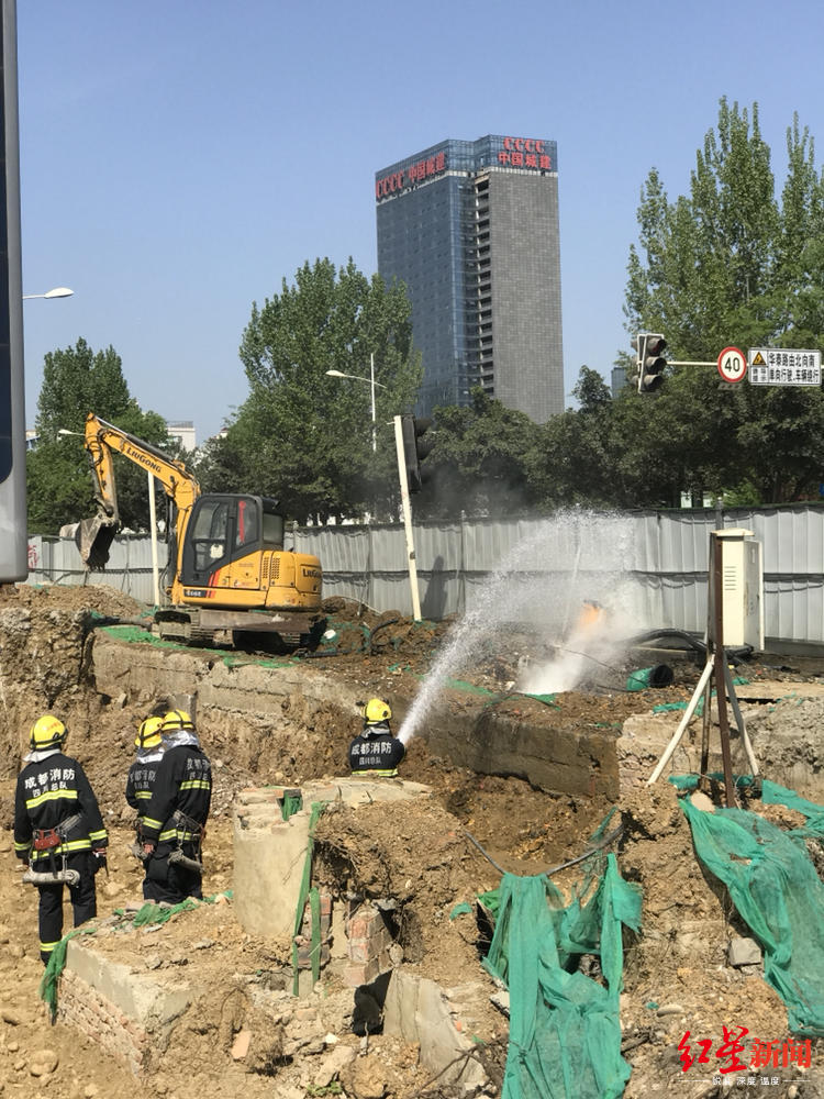 成都一在建工地挖破燃气管道 居民用气受影响正抢修