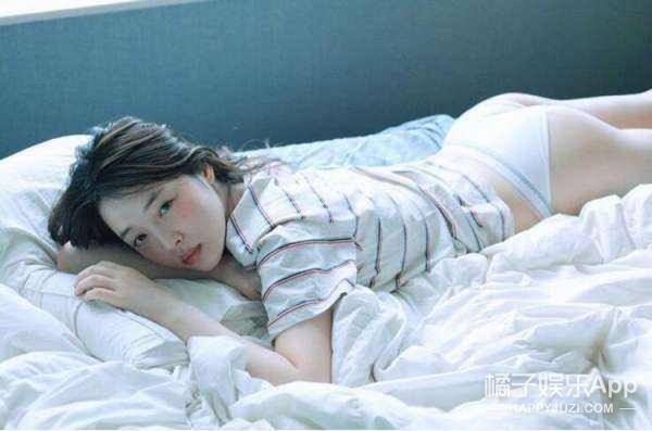 她在直播里这么做合适吗？