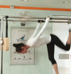 打败全智贤,撩倒宋慧乔前男友,37岁被小6岁奶狗“恋”上