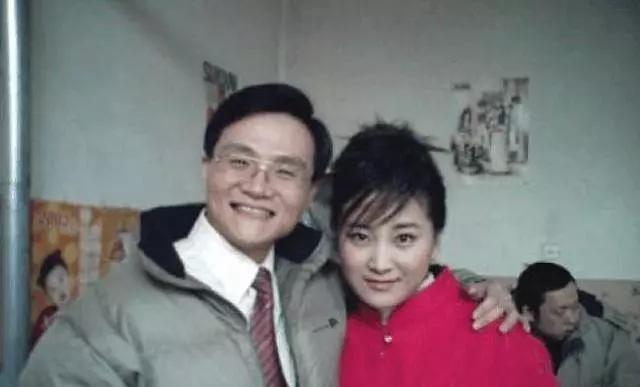 看了贾玲瘦时候的照片，网友：真是个标致的美人