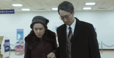 打败全智贤,撩倒宋慧乔前男友,37岁被小6岁奶狗“恋”上