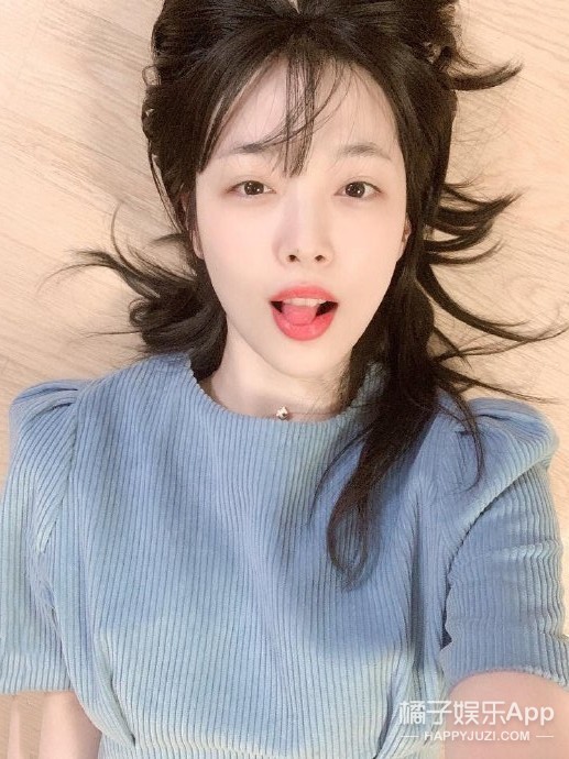 她在直播里这么做合适吗？