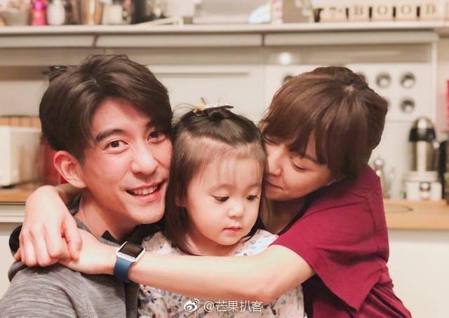 李英爱8岁女儿近照,长开后比咘咘还漂亮,鼻子脸型就赢在起跑线