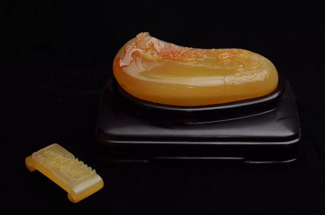 你认得出黄翡和黄龙玉吗?这两种玉石,哪种比较好?