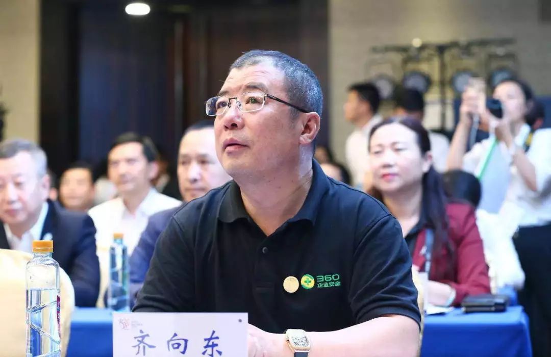 那个掩护周鸿祎的人，终究还是跑了