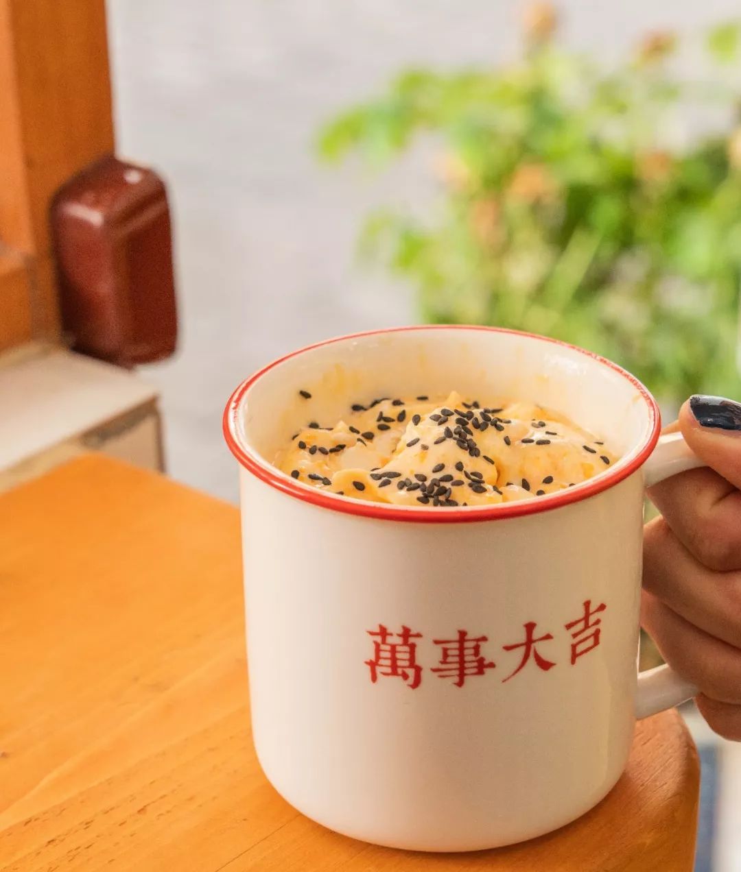 魔都卖 20+种地方特色糖水的复古糖水店,招牌却是广式煲仔饭?有点任性!