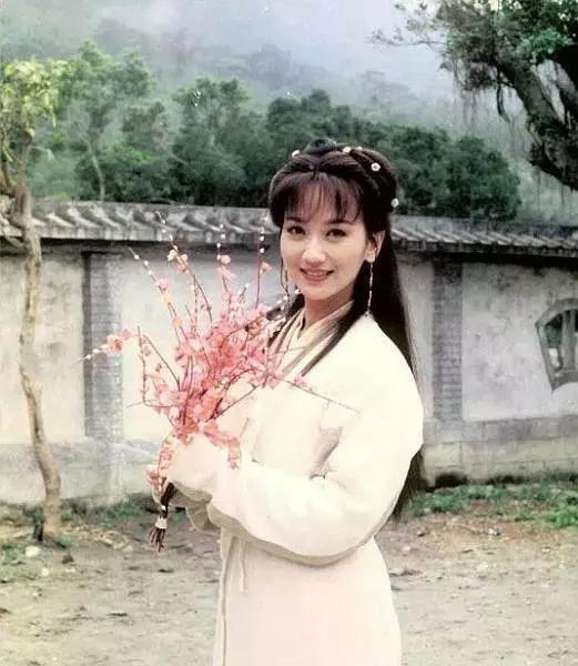 赵雅芝50岁素颜照,完全无妆无修真的很少女,皮肤比20多岁的还好