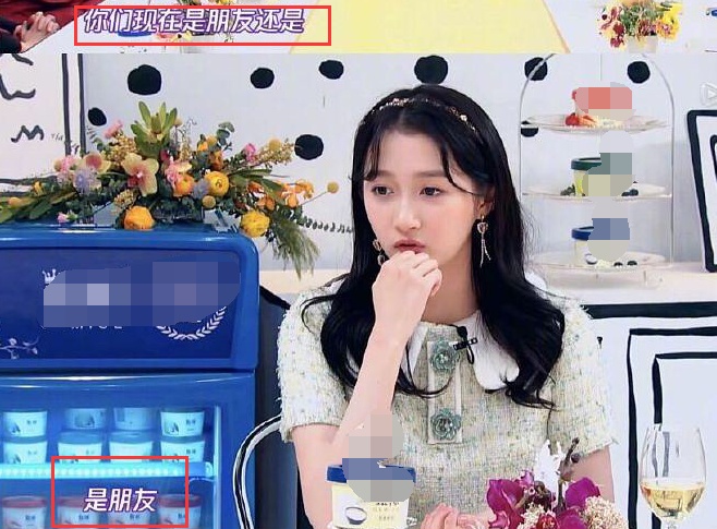 关晓彤故意用皮筋打伤马思纯嘴唇？何炅甩锅给道具，似乎越描越黑