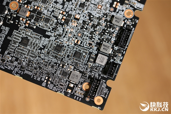 技嘉Aorus RTX 2080 Ti Xtreme 11G显卡拆解图赏