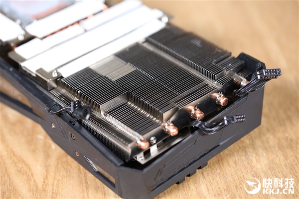 技嘉Aorus RTX 2080 Ti Xtreme 11G显卡拆解图赏