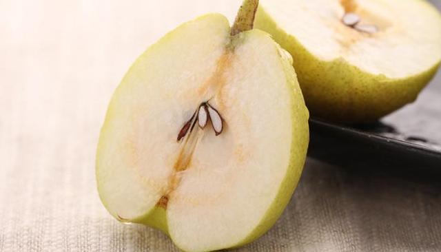 丝绸之路 | 库尔勒:500公里无人沙漠公路,你需要吃口香梨压压惊