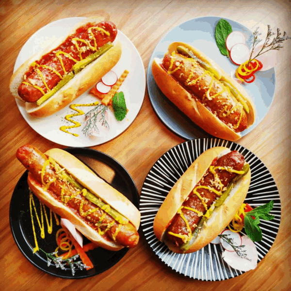 还被美术生临摹,衍生出各种表情包,壁纸,手机壳,连王思聪吃热狗小游戏