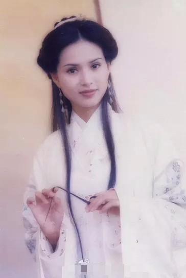 炎亚纶妈妈真硬核,他和恋人打电话用分机听,考试少考6分都不行