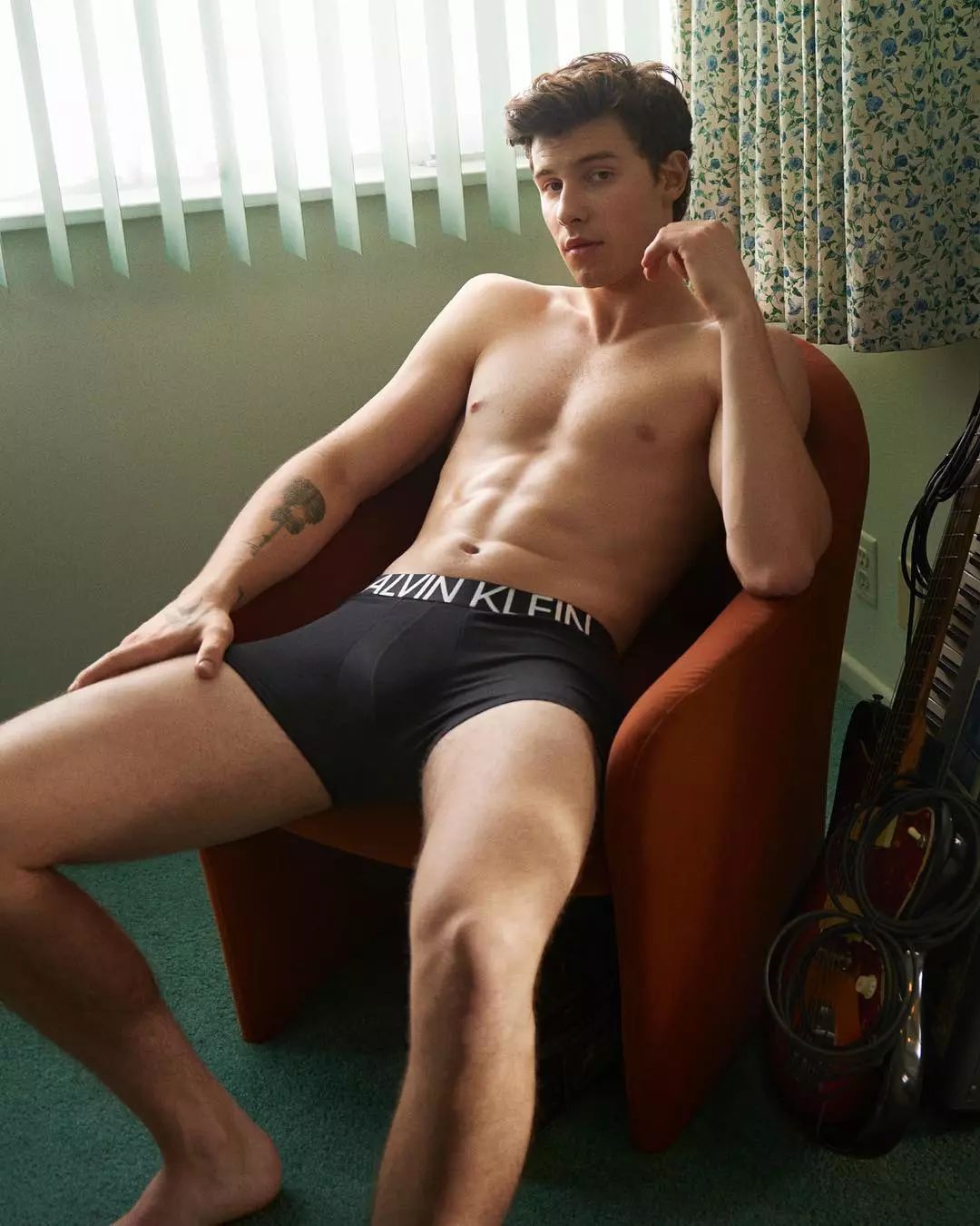 Shawn Mendes为CALVIN KLEIN拍摄的新图，比上次还性感！