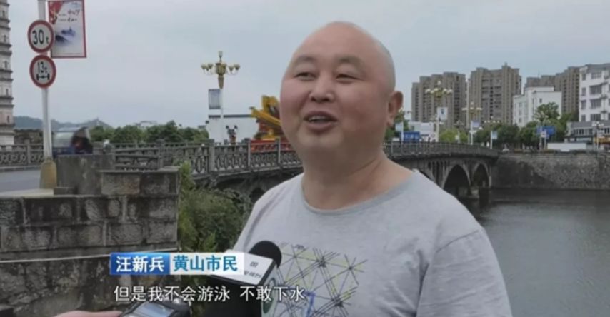 接单途中,聋哑外卖哥忽然飞身跳河,背后故事太感动!