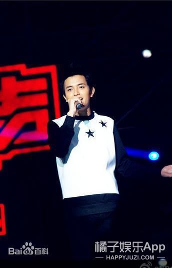 还记得2013届快乐男声饶威吗？他现在长这样啦！