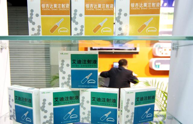 他花650万美元送女上名校,自家药品26次被预警,三年卖出113亿