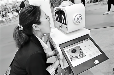 幼儿园“晨检”机器人 3秒钟完成入园检查