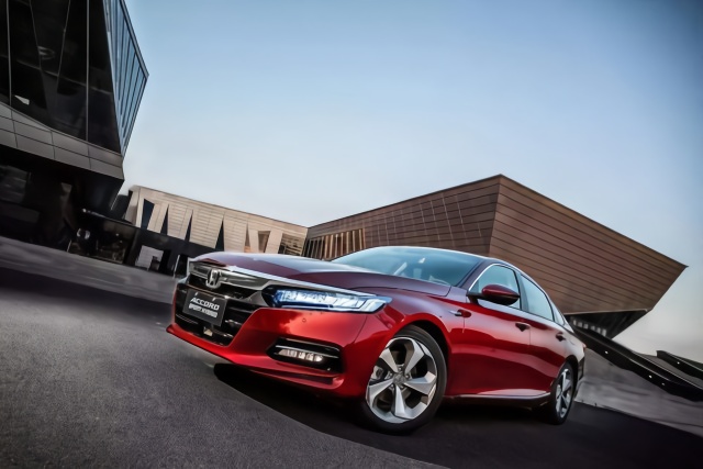 纯电自燃，怕了？或许油电混动才是当下最佳选择，关键是省钱！