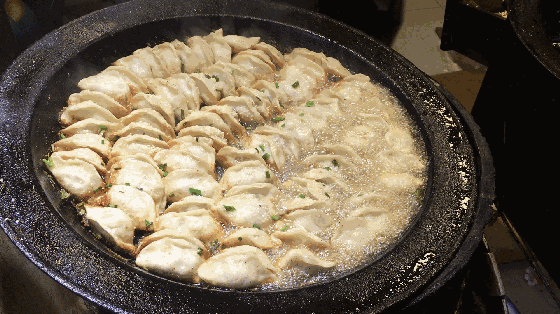 从饺子到面皮的进化论：锅贴简史